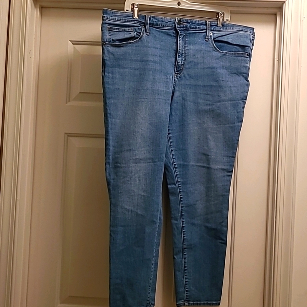 Universal Thread High Rise Skinny Demin Jeans.